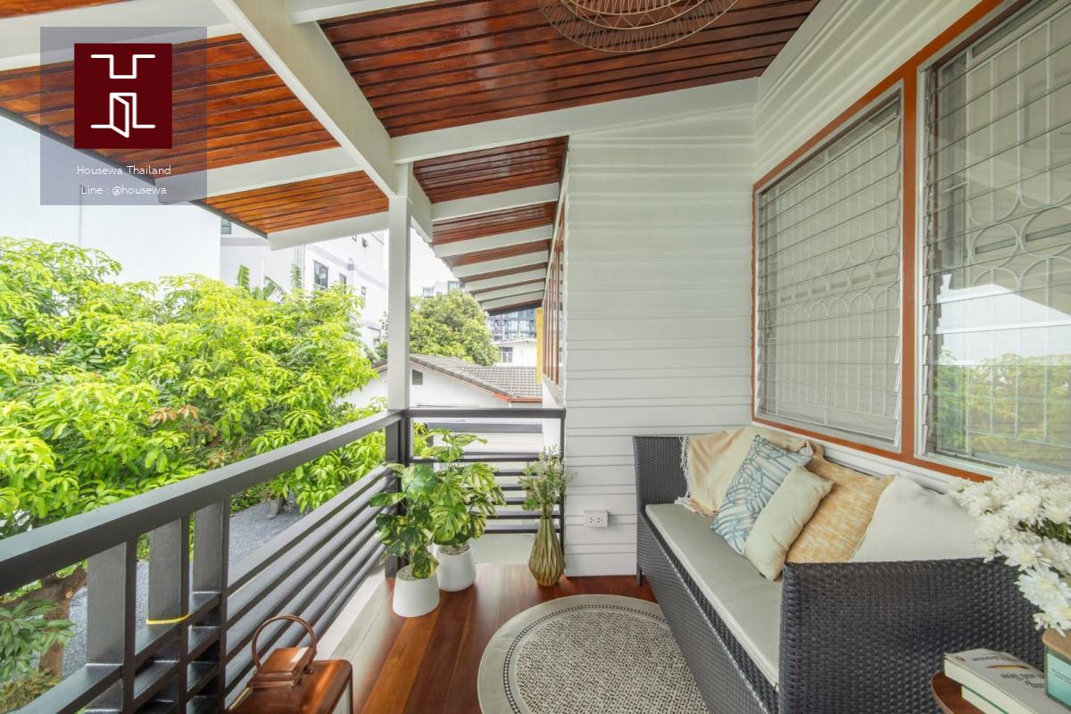 Home Office สไตล์ ModernTropical  