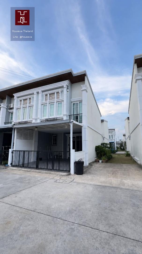 Golden Town สุขุมวิท – BTS แบริ่ง