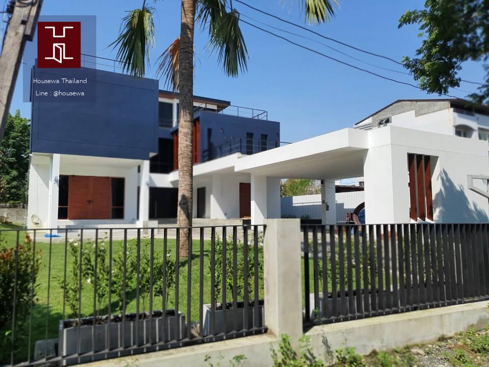 Luxury Pool Villa Sukhumvit 62 