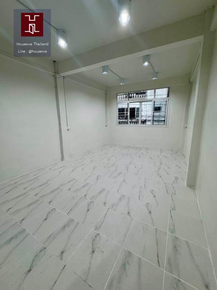 ให้เช่าทาวน์เฮาส์ 4 ชั้น สาทร 11 | หลังมุม รีโนเวทใหม่ทั้งหลัง + ดาดฟ้า