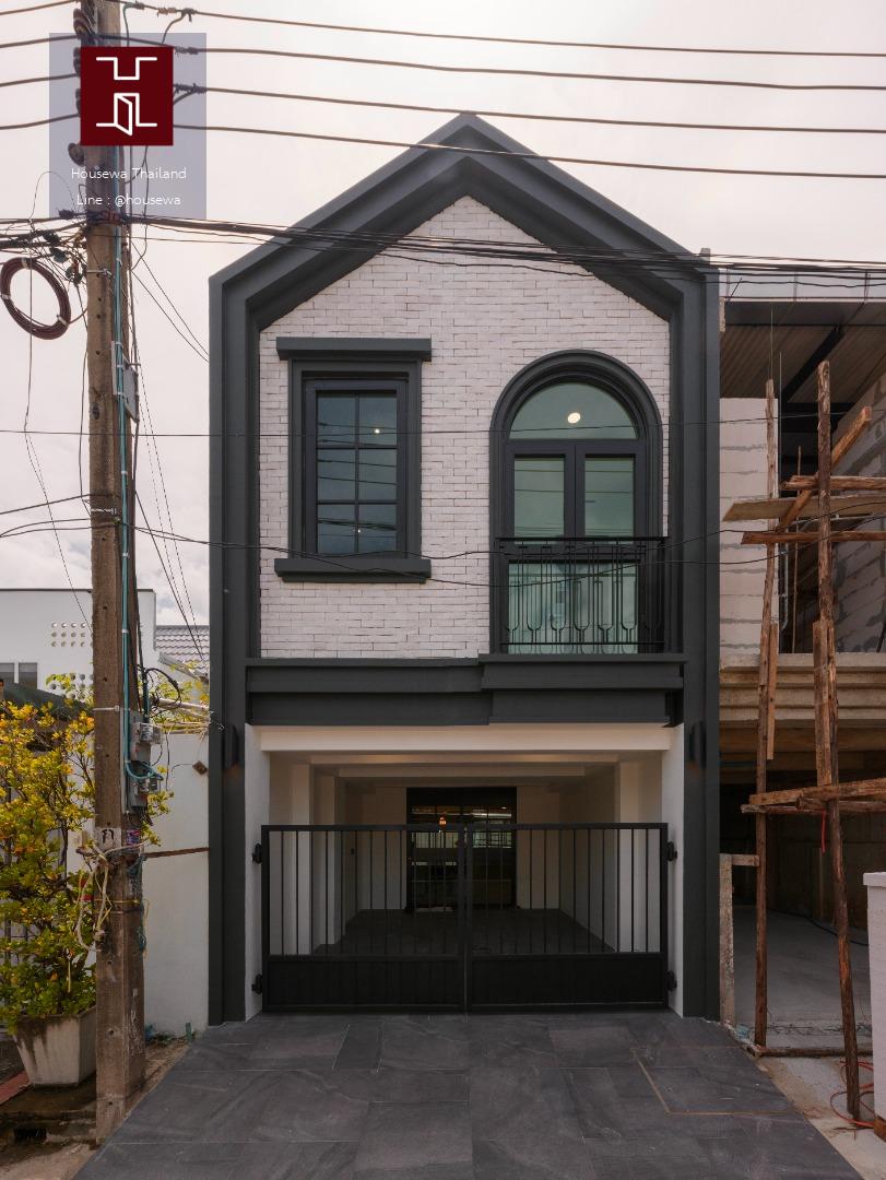 เปิดขาย ทาวน์เฮ้าส์ 2 ชั้น รีโนเวทใหม่ทั้งหลัง
