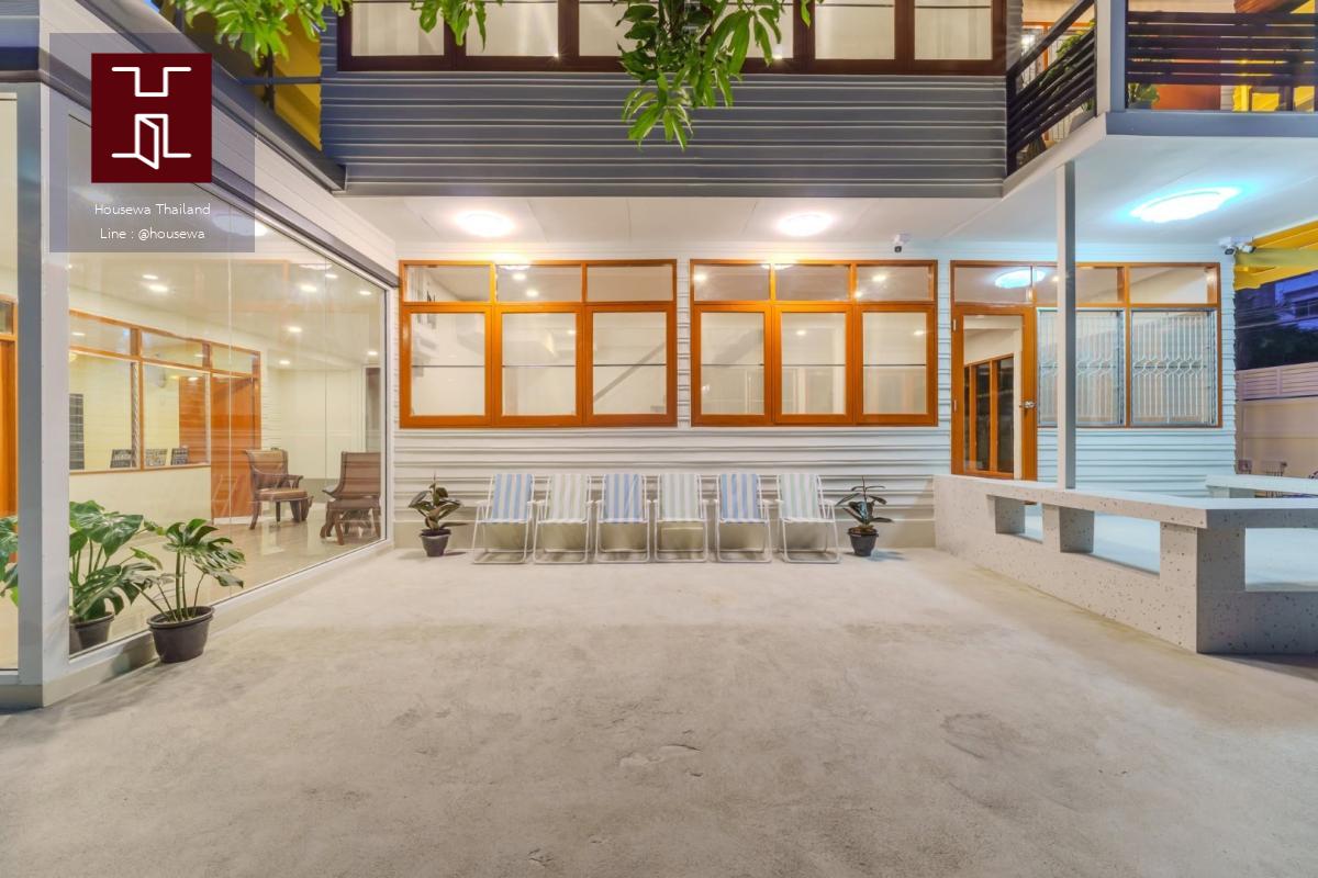 Home Office สไตล์ ModernTropical  