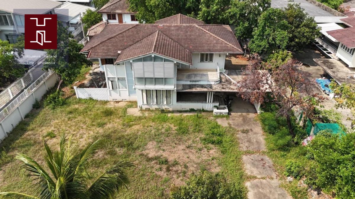  For Rent / Sale: Commercial House with Garden in Ari | Rare Land Over 1 Rai 🌿✨