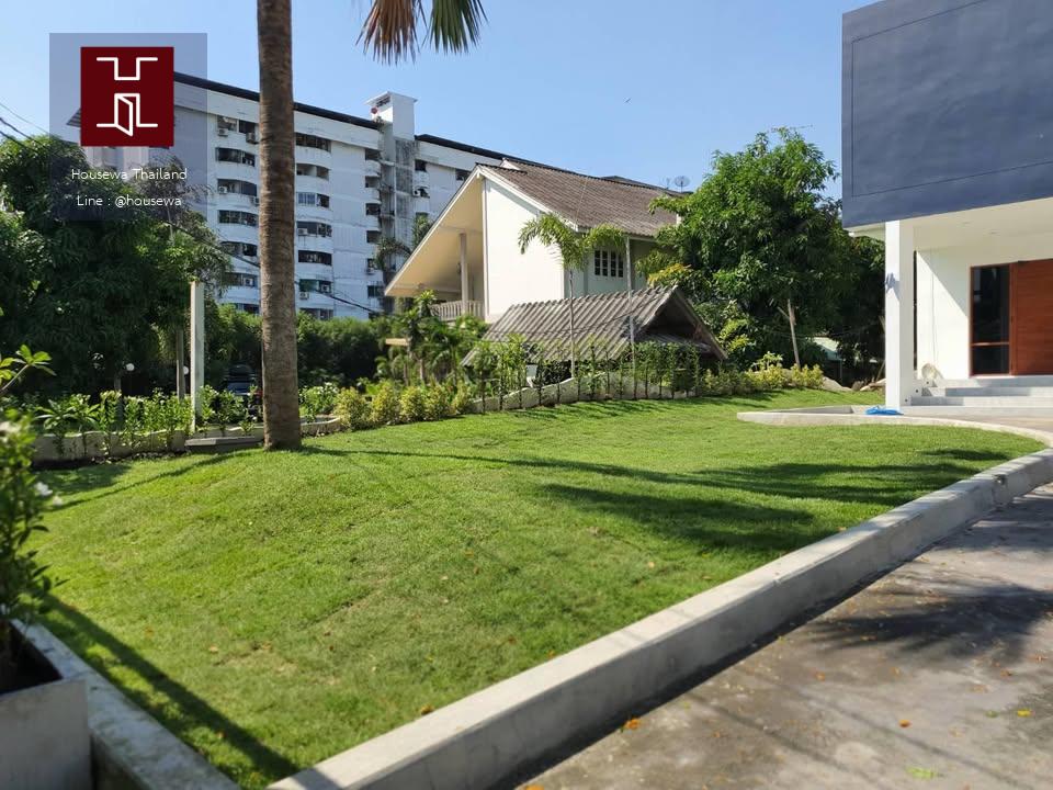 Luxury Pool Villa Sukhumvit 62 