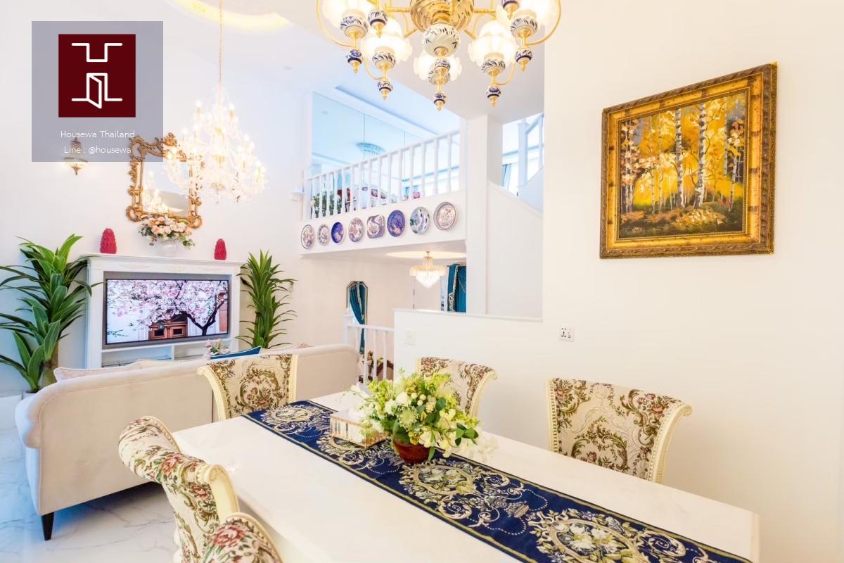 luxury townhouse at crystal ville