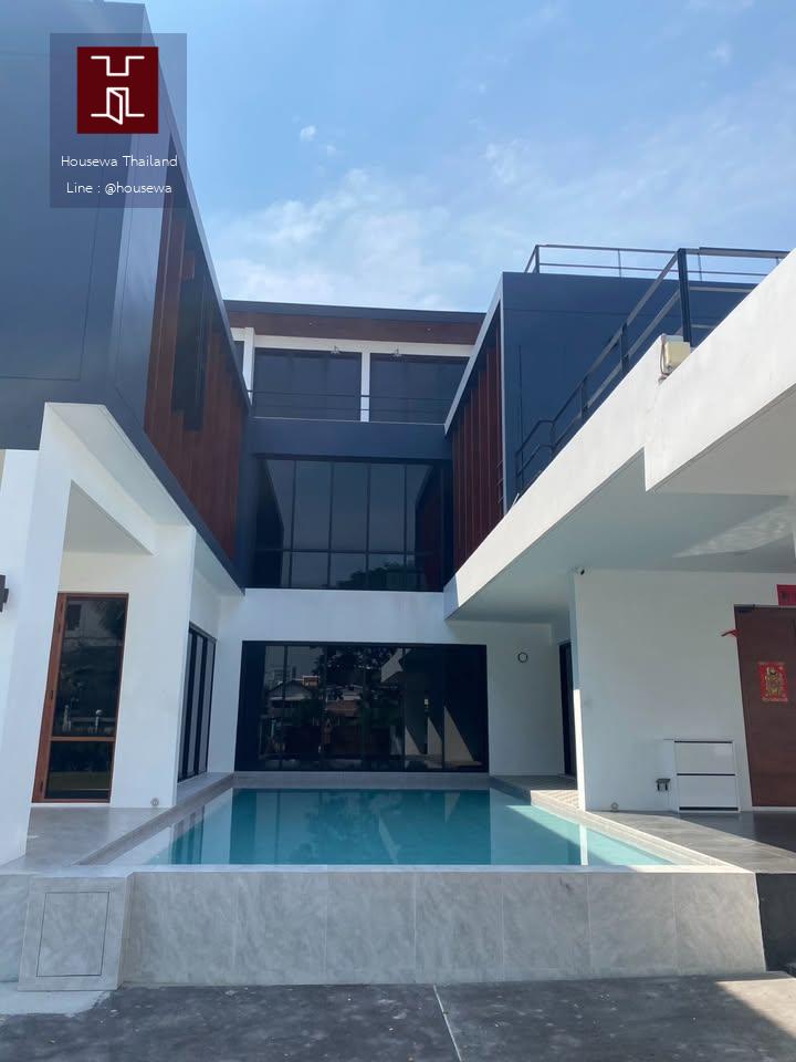 Luxury Pool Villa Sukhumvit 62 