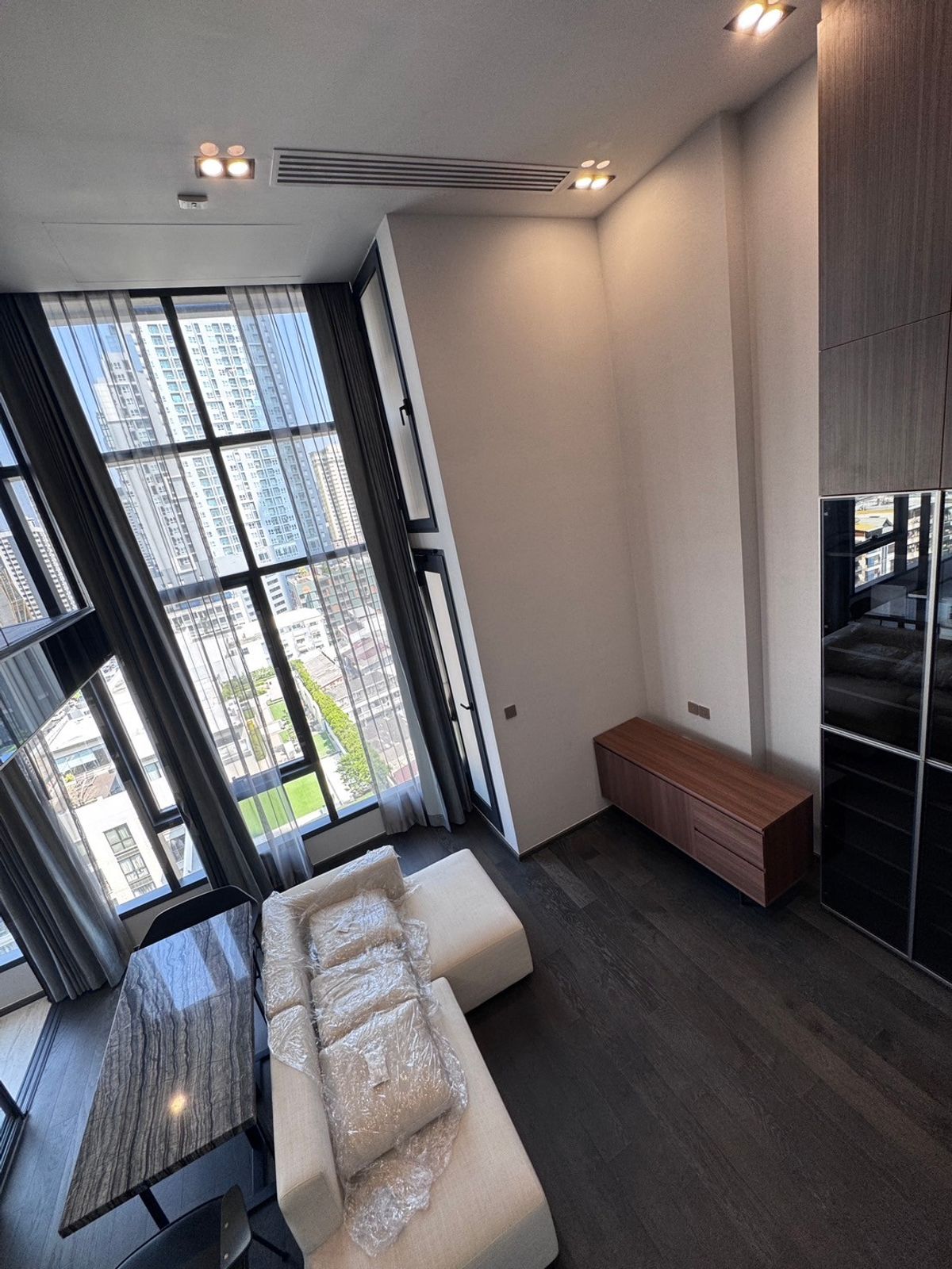 ขายคอนโด The Conner ราชเทวี – 1 ห้องนอนใต้หลังคา เพดานสูง 4.5 เมตร ห้องมุม ชั้น 8 | ใกล้ BTS ราชเทวี เพียง 300 เมตร | เลี้ยงสัตว์ได้