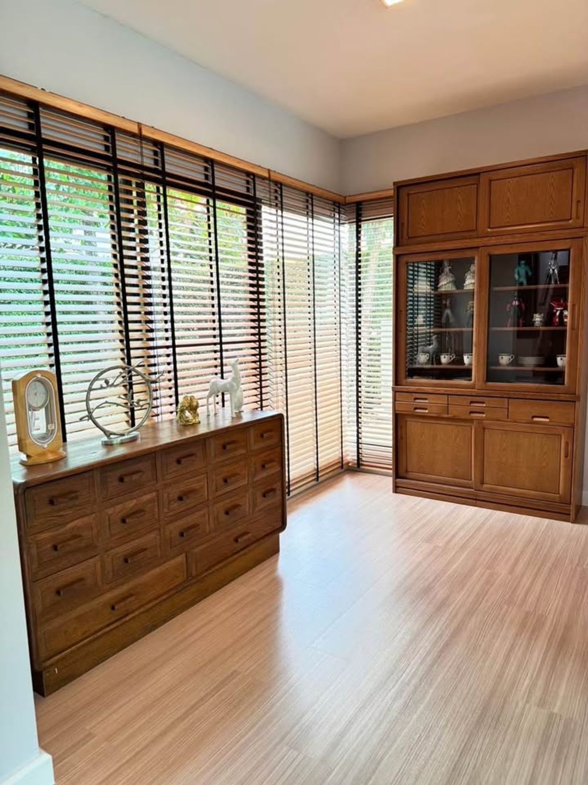 𝐒𝐢𝐧𝐠𝐥𝐞 𝐡𝐨𝐮𝐬𝐞 𝐟𝐨𝐫 𝐫𝐞𝐧𝐭, 𝐌𝐚𝐧𝐭𝐡𝐚𝐧𝐚 𝐋𝐞𝐬 𝐖𝐚𝐭𝐜𝐡𝐚𝐫𝐚𝐩𝐨𝐥  ให้เช่า — บ้านเดี่ยว 4 ห้องนอน