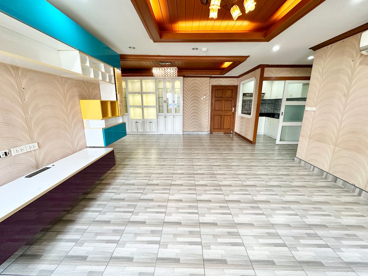 ขายด่วน! สี่พระยา ริเวอร์ วิว คอนโดมิเนียม – วิวแม่น้ำเจ้าพระยา