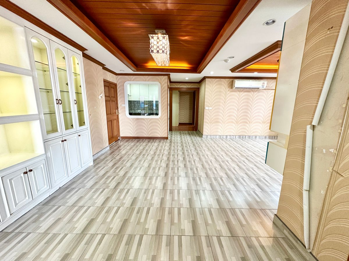 ขายด่วน! สี่พระยา ริเวอร์ วิว คอนโดมิเนียม – วิวแม่น้ำเจ้าพระยา