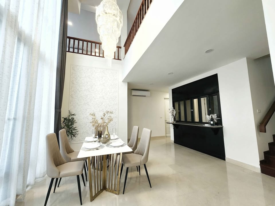 ให้เช่าบ้านเดี่ยว 3 ชั้น พร้อมวิวระเบียง – ย่านรัชดานิเวศน์ 16 ใกล้ MRT ห้วยขวาง