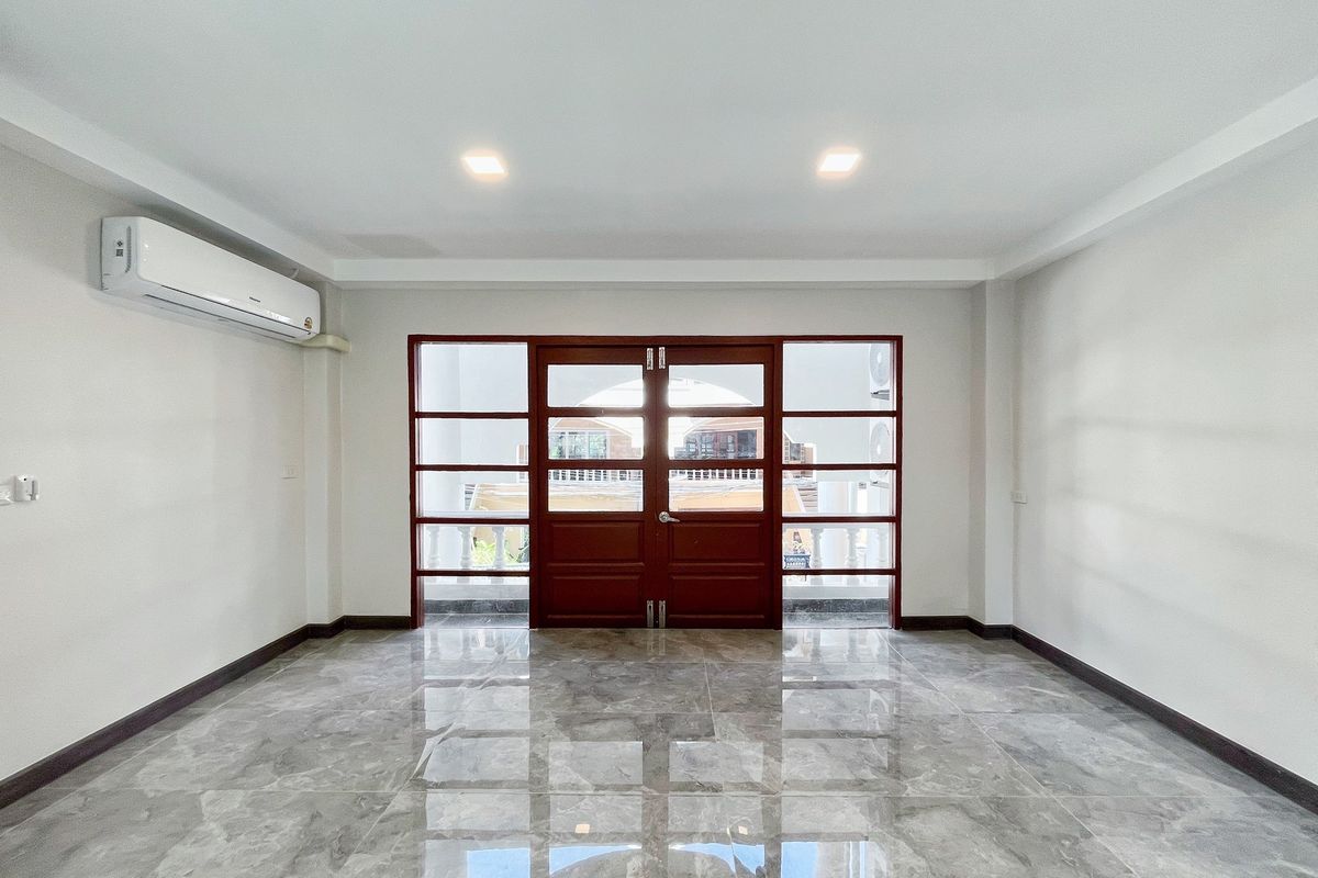 ให้เช่า WHITE MANSION – บ้านหรู 5 ชั้น ใจกลางทองหล่อ ซอย 25