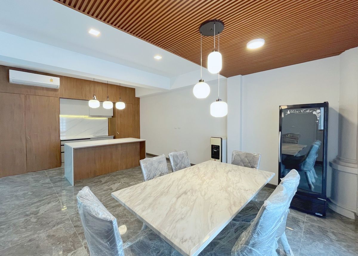 ให้เช่า WHITE MANSION – บ้านหรู 5 ชั้น ใจกลางทองหล่อ ซอย 25