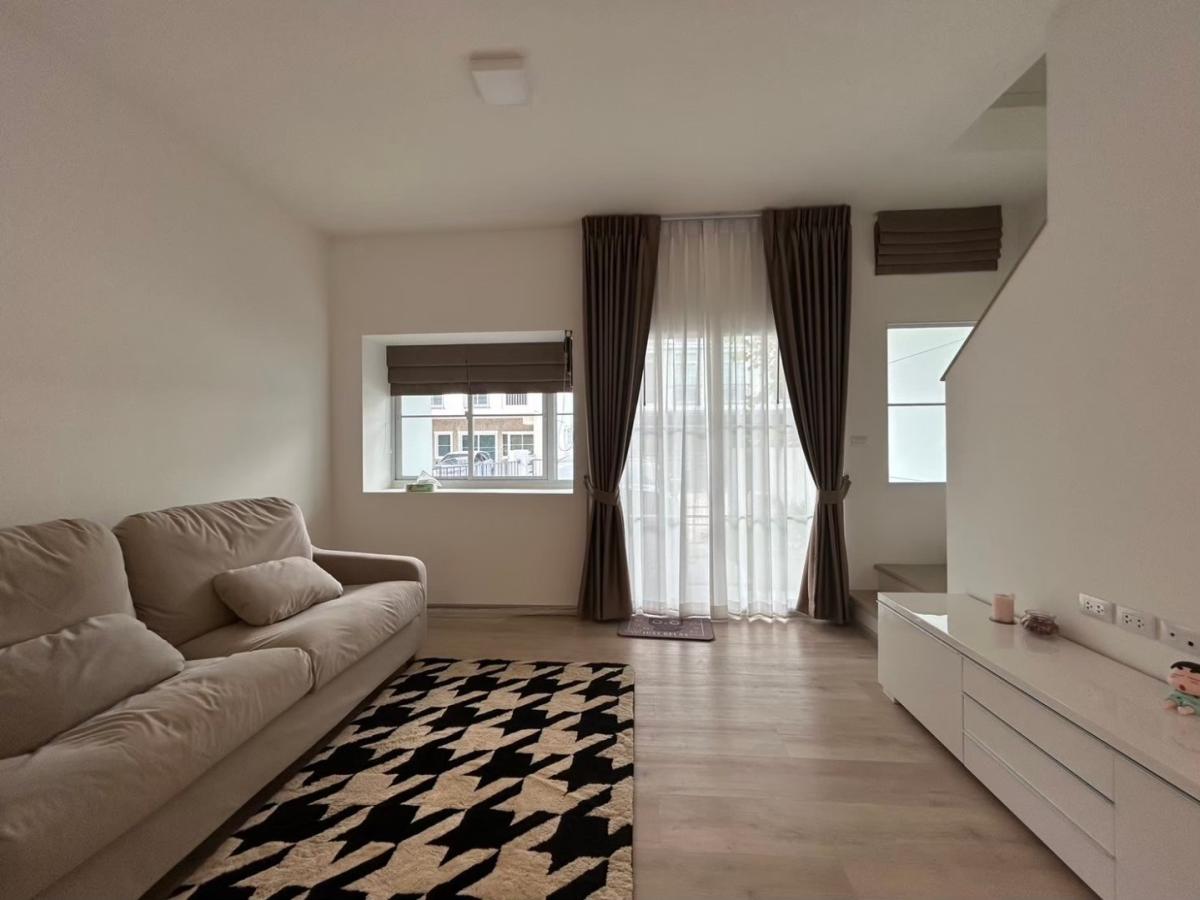 ให้เช่าทาวน์โฮม Villaggio 2 ศรีนครินทร์–บางนา (หลังริม สไตล์มินิมอล ขาว–ไม้)