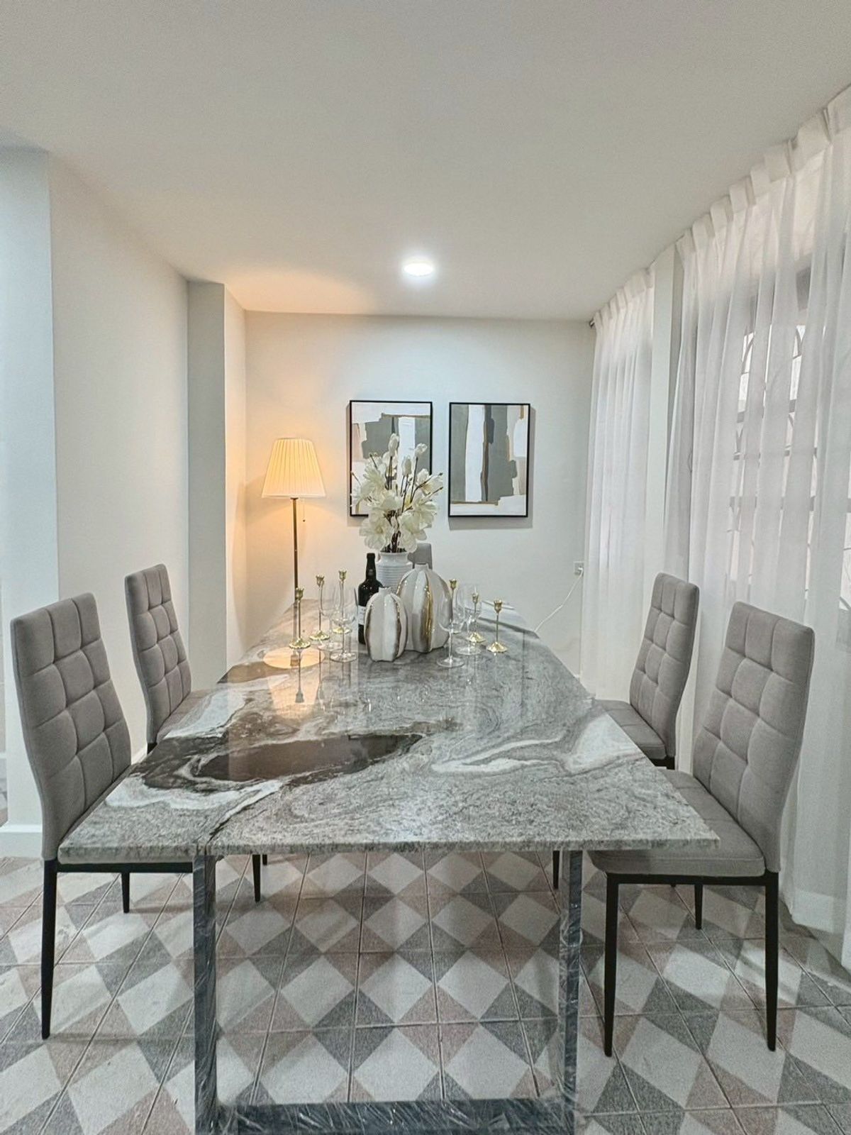 บ้านหรูพร้อมสระว่ายน้ำ ใจกลางรัชดา สำหรับเช่า