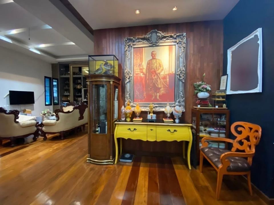 ขายบ้านเดี่ยวพร้อมออฟฟิศ + โกดัง | ย่านลาดพร้าว ซอยลาดพร้าว 93/1 (เพียง 200 ม. จากปากซอย)