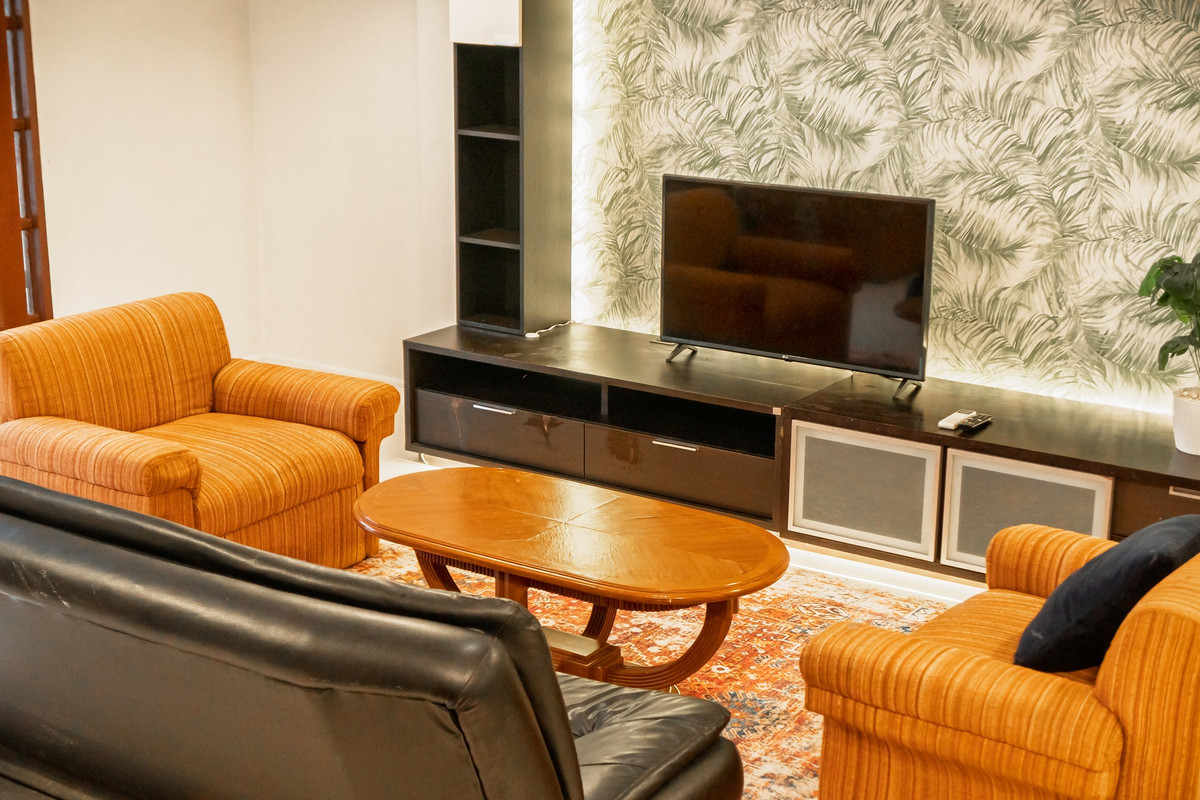 ปล่อยเช่าบ้านหรูใจกลางทองหล่อ – ทาวน์โฮม 5 ชั้น ออกแบบโดยสถาปนิก พร้อมดาดฟ้าส่วนตัว & โต๊ะพูล