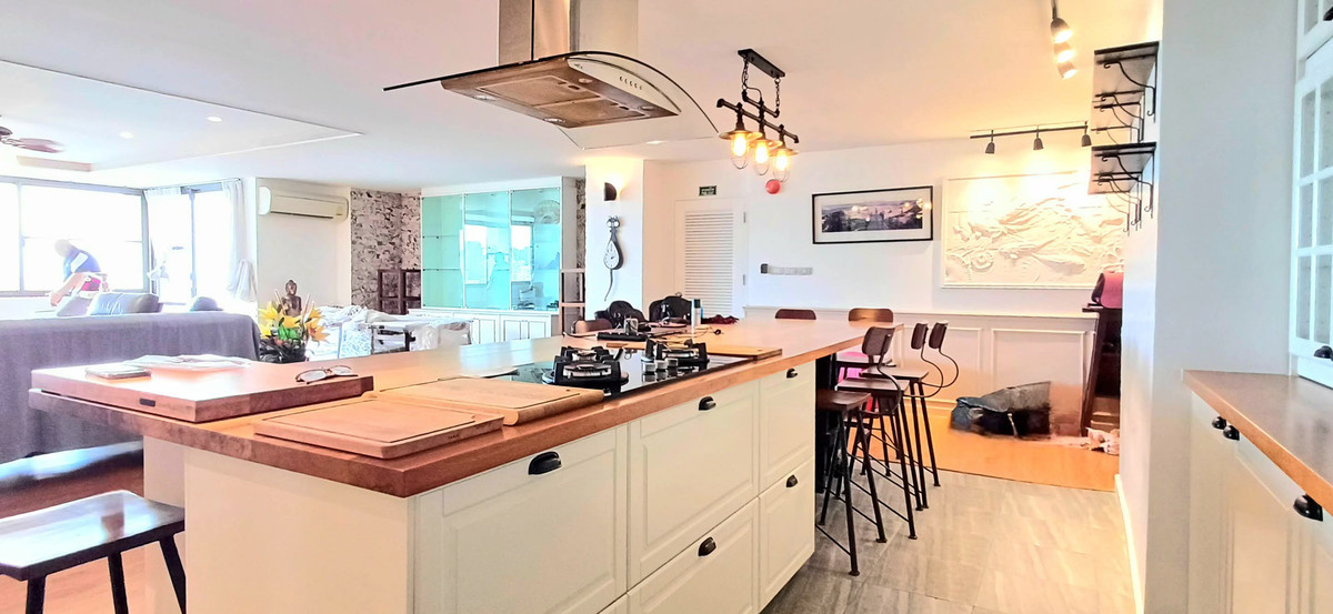 Habitat Condominium (Thonglor Area)