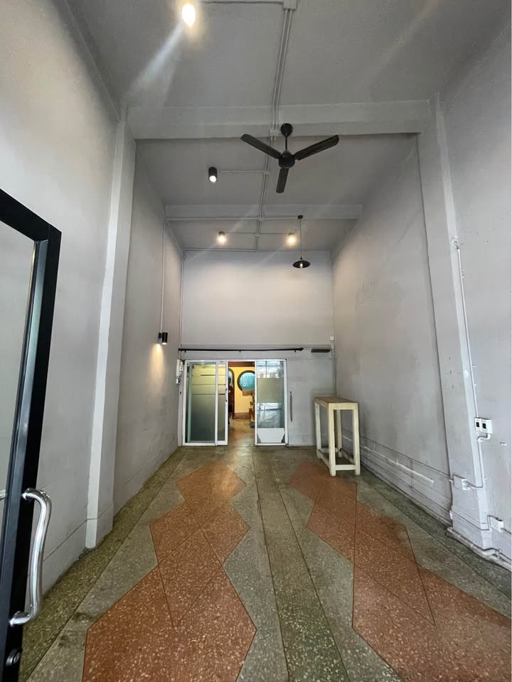 ให้เช่า Townhome ริมถนนสาธุประดิษฐ์ (ใกล้สาธุประดิษฐ์ ซอย 10)  ทำเลเข้าเมืองง่าย ใกล้ CBD สาทร–สีลม–อโศก | ใกล้ทางด่วนสาธุประดิษฐ์