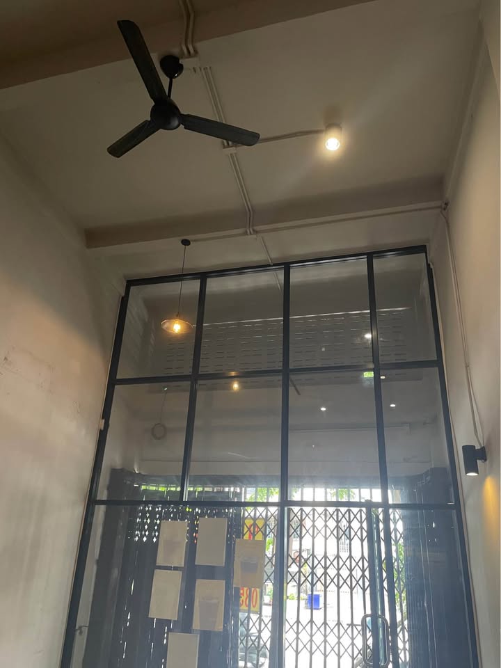 ให้เช่า Townhome ริมถนนสาธุประดิษฐ์ (ใกล้สาธุประดิษฐ์ ซอย 10)  ทำเลเข้าเมืองง่าย ใกล้ CBD สาทร–สีลม–อโศก | ใกล้ทางด่วนสาธุประดิษฐ์