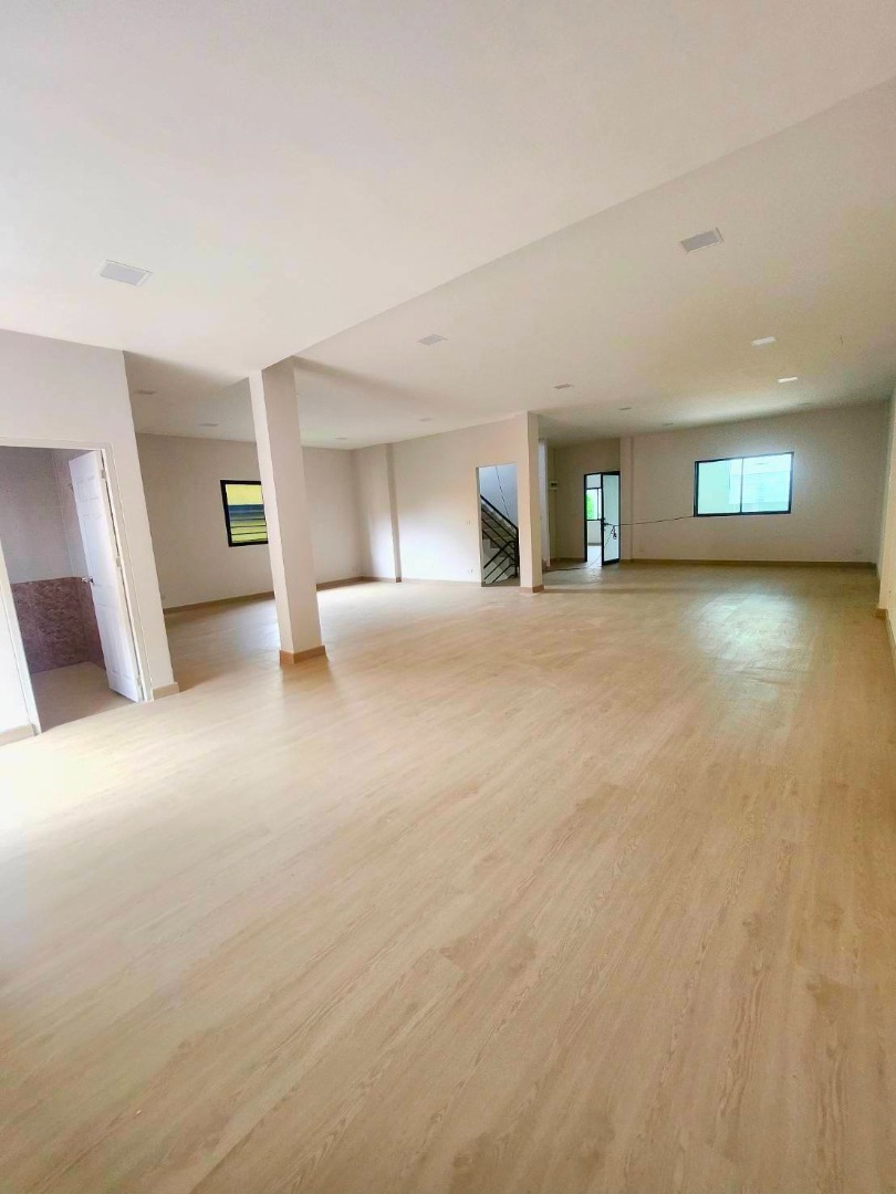 ปล่อยเช่า เดือนละ 55,000 บาท โกดัง All-in-One (ออฟฟิศ+ที่พัก) ลำลูกกาคลอง 4 🏭