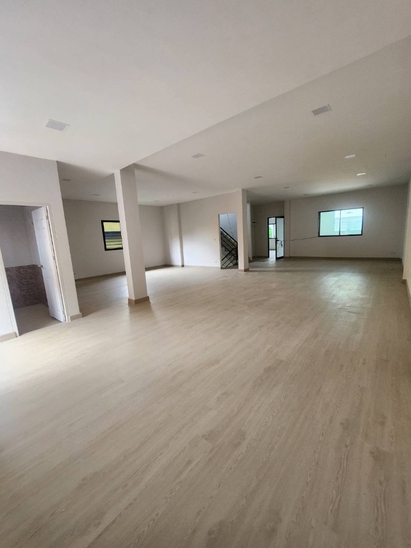 ปล่อยเช่า เดือนละ 55,000 บาท โกดัง All-in-One (ออฟฟิศ+ที่พัก) ลำลูกกาคลอง 4 🏭