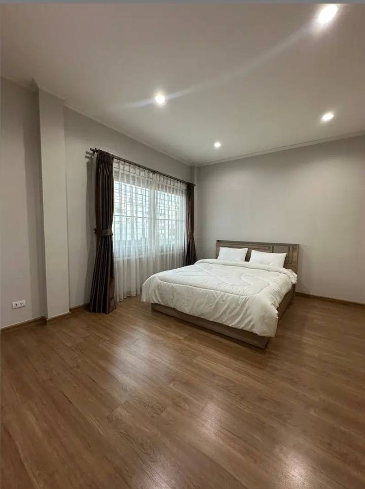 บ้านเดี่ยว 3 ชั้น หลังมุมติดสวน — SIRI HOUSE 🏡