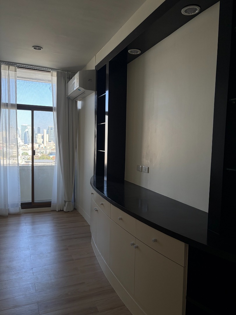 The Riverhouse Condo