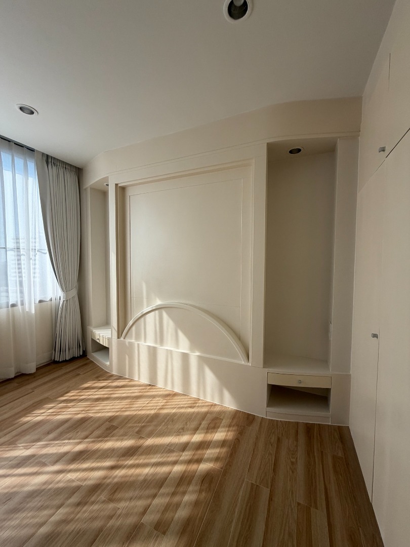 The Riverhouse Condo