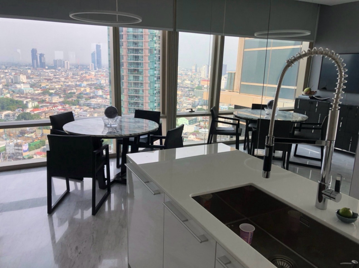 Four Seasons Private Residences Bangkok