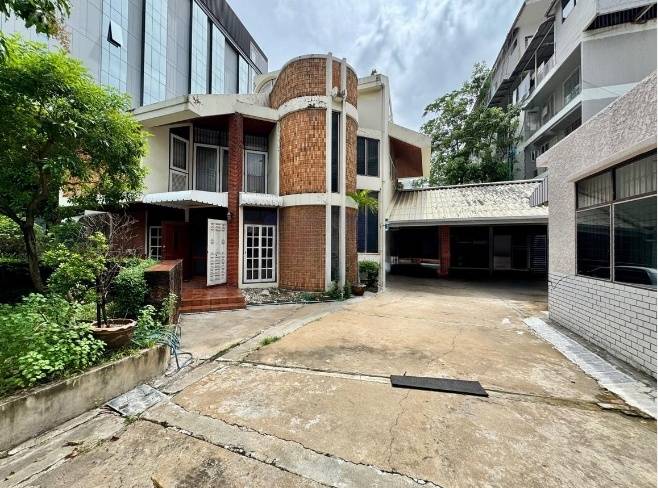 ให้เช่า บ้านเดี่ยว 2 ชั้น ใกล้ BTS ทองหล่อ เพียง 800 ม.