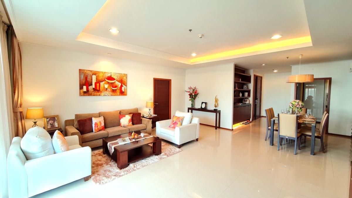  Piyathip Place, Sukhumvit Soi 39 (Phrom Phong)