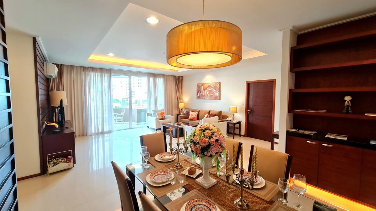  Piyathip Place, Sukhumvit Soi 39 (Phrom Phong)