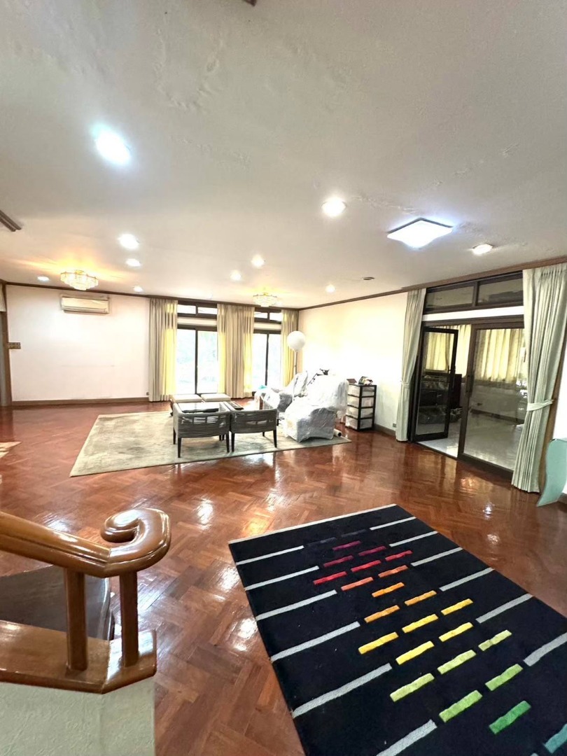 บ้านพร้อมที่ดิน เอกมัย 28