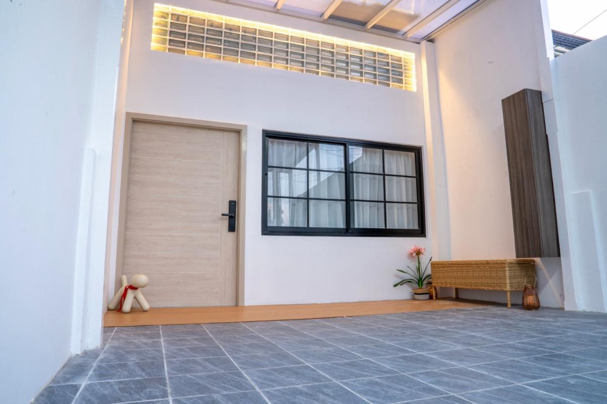 ให้เช่า ทาวน์โฮมรีโนเวทใหม่ สุขุมวิท 71 (พระโขนง) 