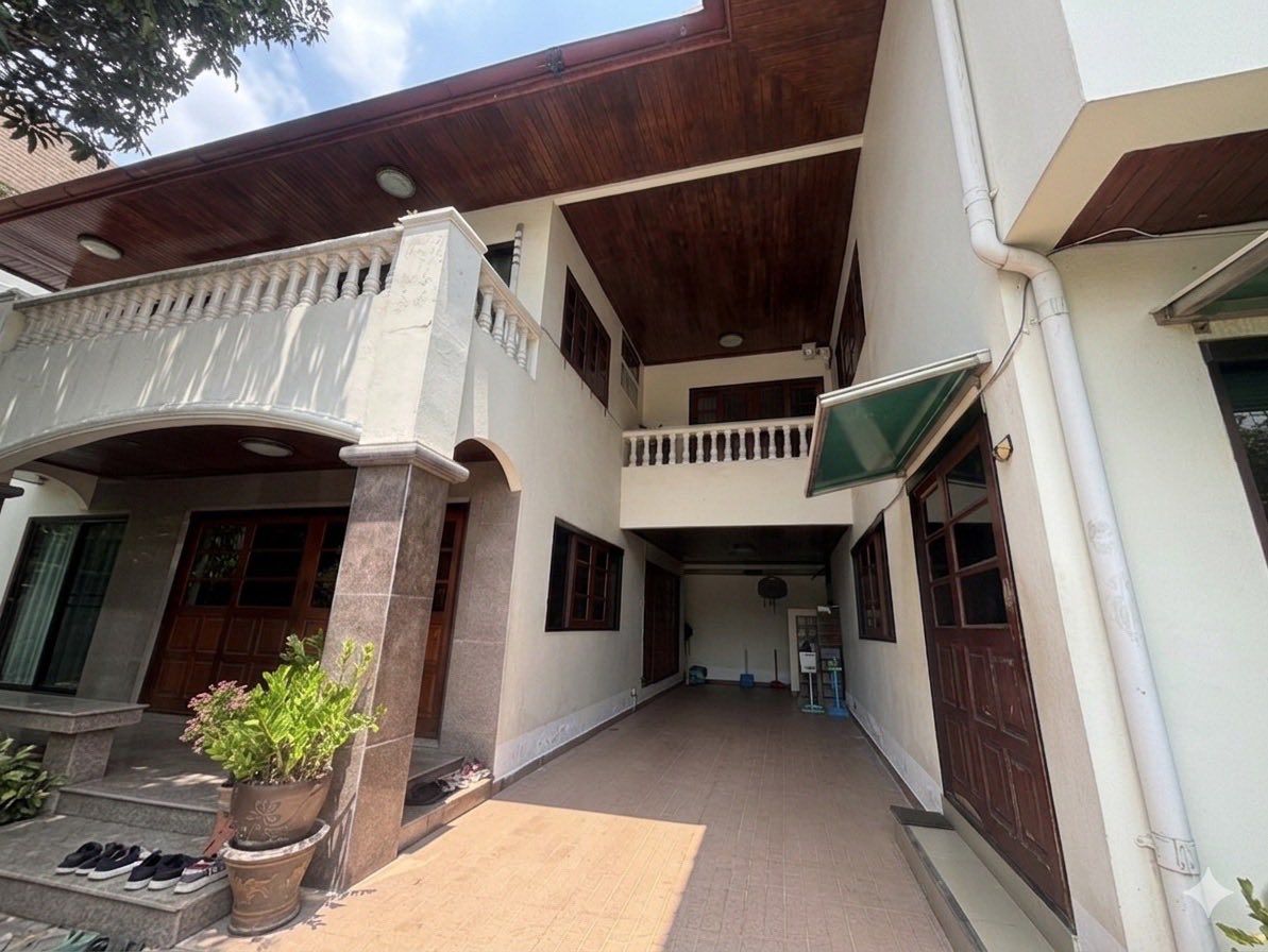 บ้านเดี่ยวในหมู่บ้านผกามาศ | สุขุมวิท 71 (ปรีดี 14)
