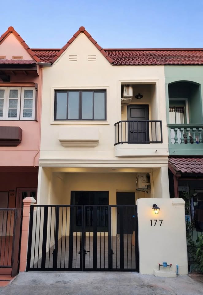 ขายทาวน์โฮมรีโนเวทใหม่ หมู่บ้านปรีชา8