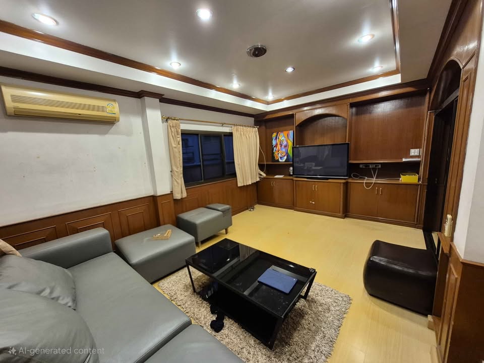 Detached House for Rent – Suthisan