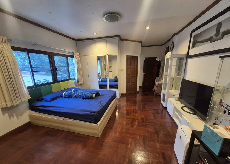 Detached House for Rent – Suthisan