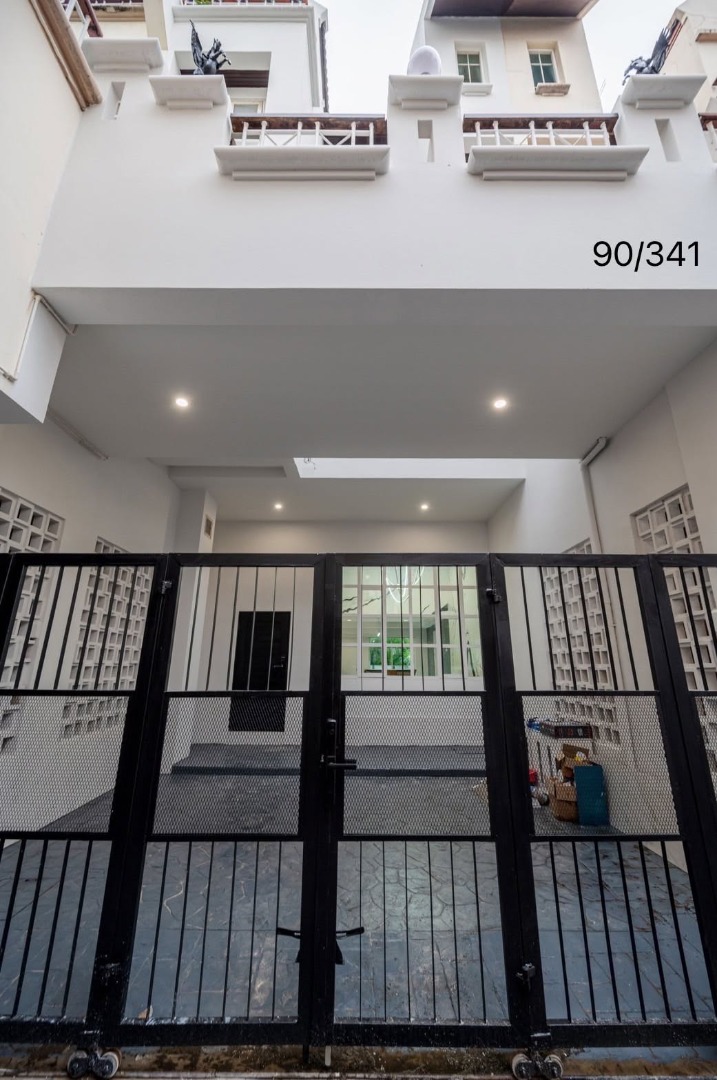 ให้เช่า | Luxury Pool Villa Townhome ใกล้จตุจักร