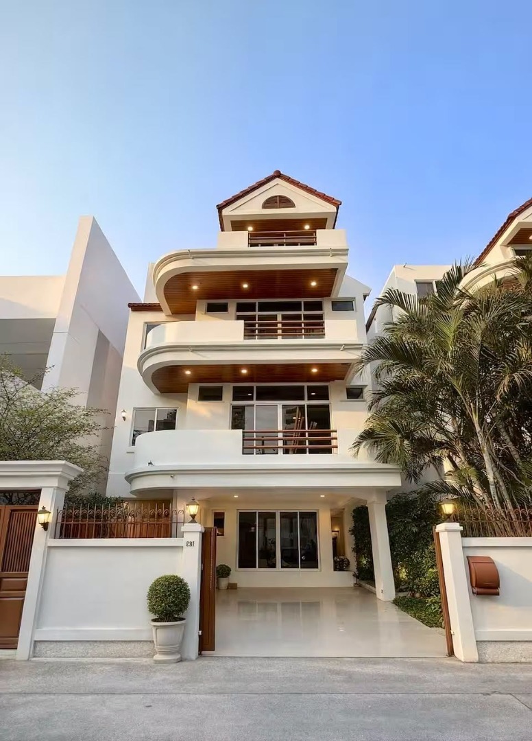  บ้านเดี่ยว 5 ห้องนอน สุขุมวิท 31 ใกล้ BTS พร้อมพงษ์