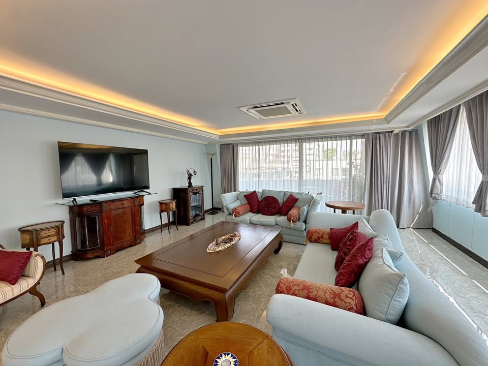 ขาย Low-Rise Duplex Penthouse ใจกลางเพลินจิต