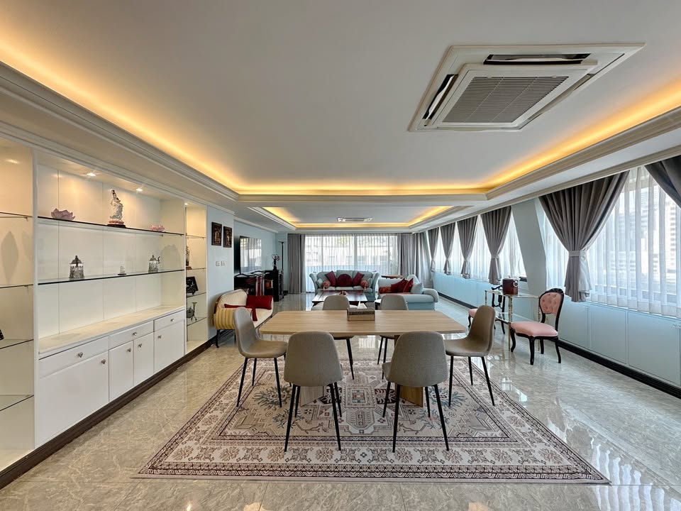 ขาย Low-Rise Duplex Penthouse ใจกลางเพลินจิต