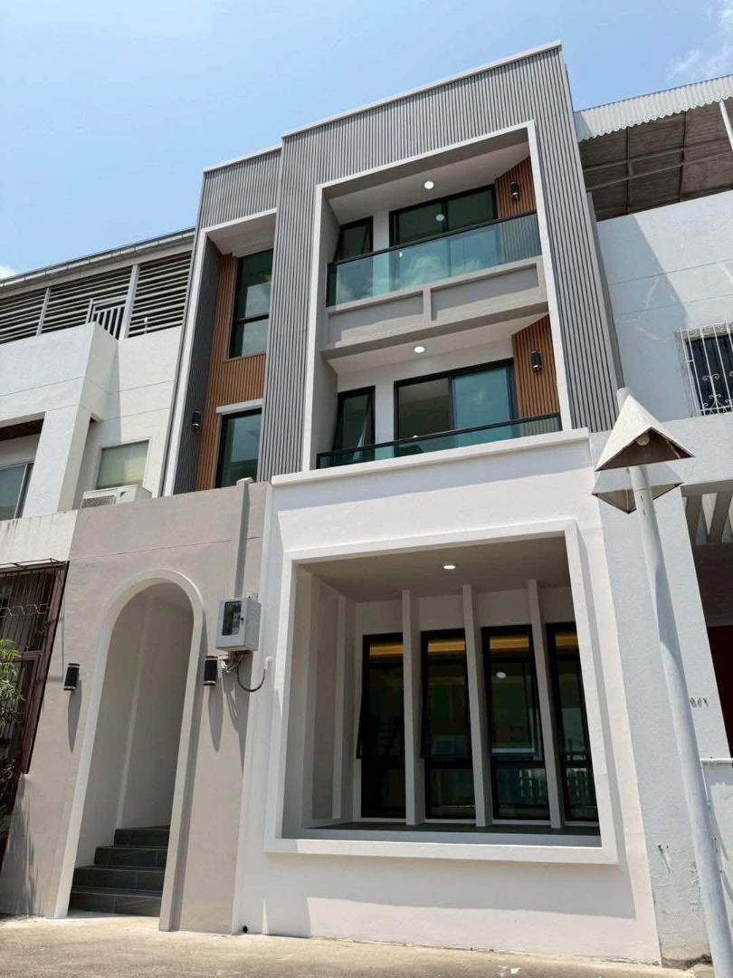 prominent place สุขุมวิท 101