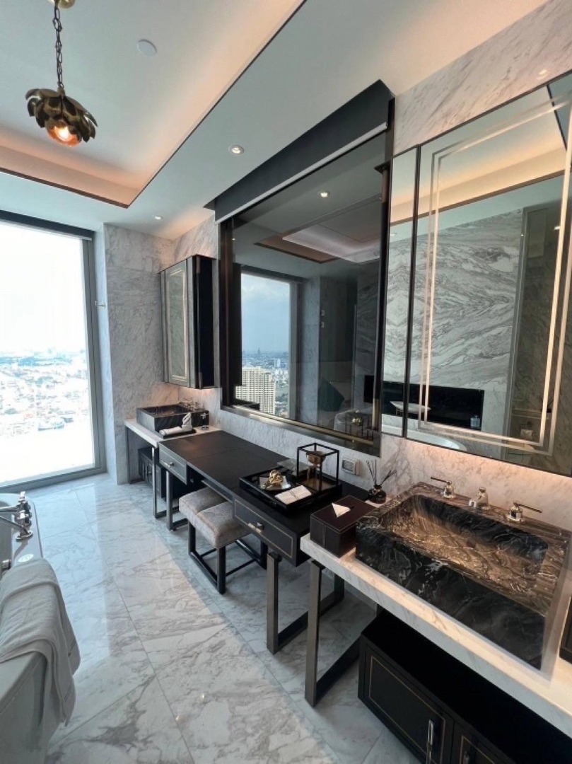  The Residences at Mandarin Oriental