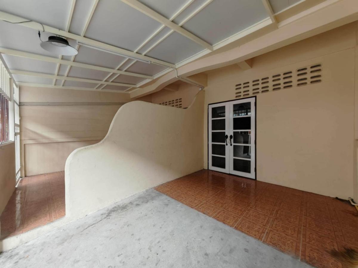 2-storey townhome 