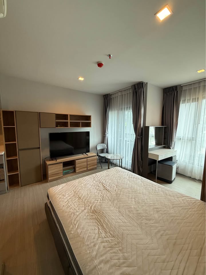 Life Asoke Rama 9