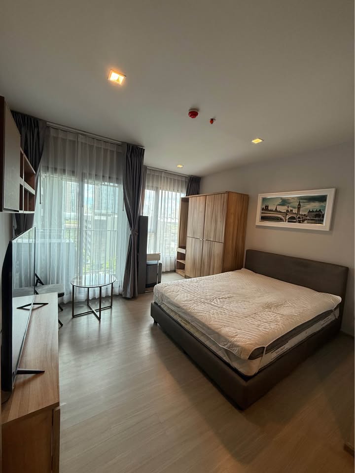 Life Asoke Rama 9