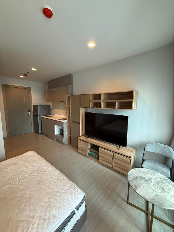 Life Asoke Rama 9