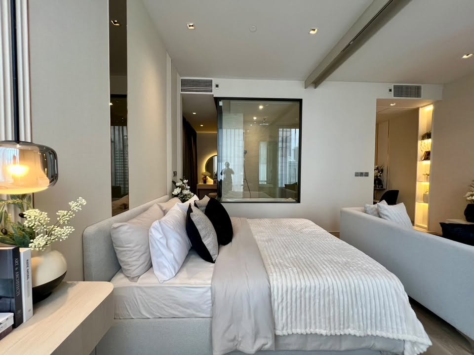  Ashton Silom